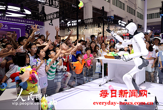 北京：世界机器人大会人气旺