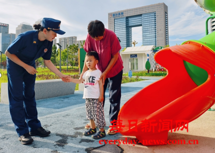 小身体大安全 别让好奇“卡”了壳