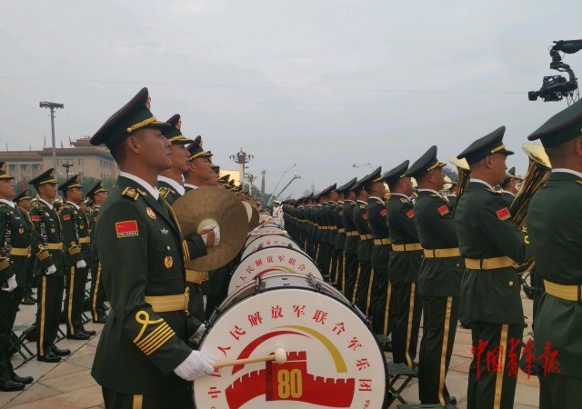 北京清晨 军乐嘹亮 (1/4)