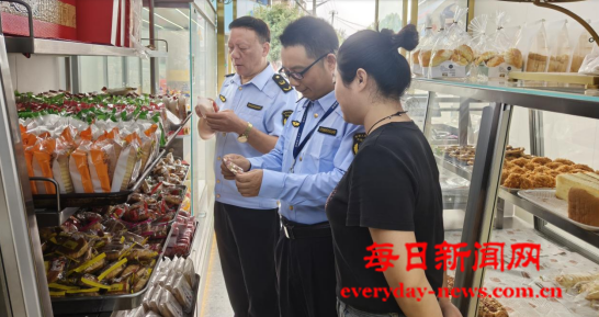 湖北省公安县藕池市场监管所开展“双节”前食品安全专项检查 守护群众“舌尖上的团圆”